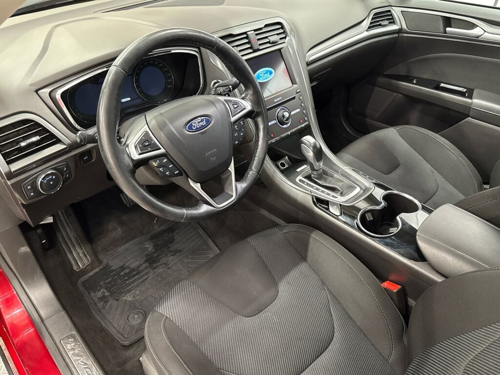 Ford Mondeo 2016 Punainen