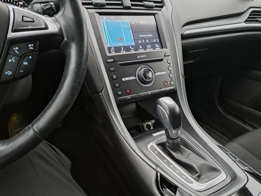 Ford Mondeo 2016 Punainen