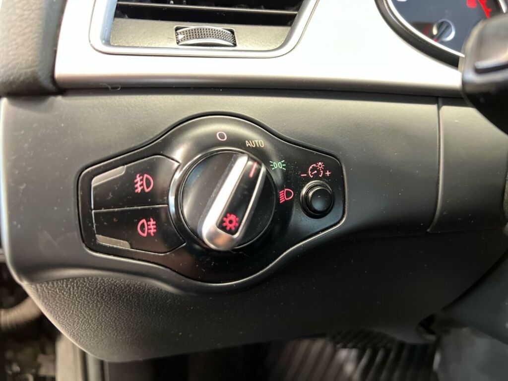 Audi A4 2014 Musta