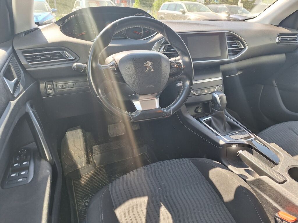 Peugeot 308 2017 Valkoinen