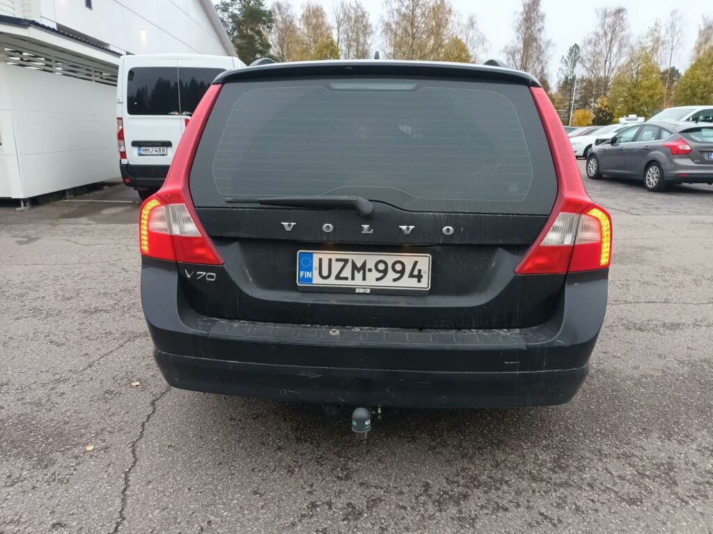 Volvo V70 2013 Musta