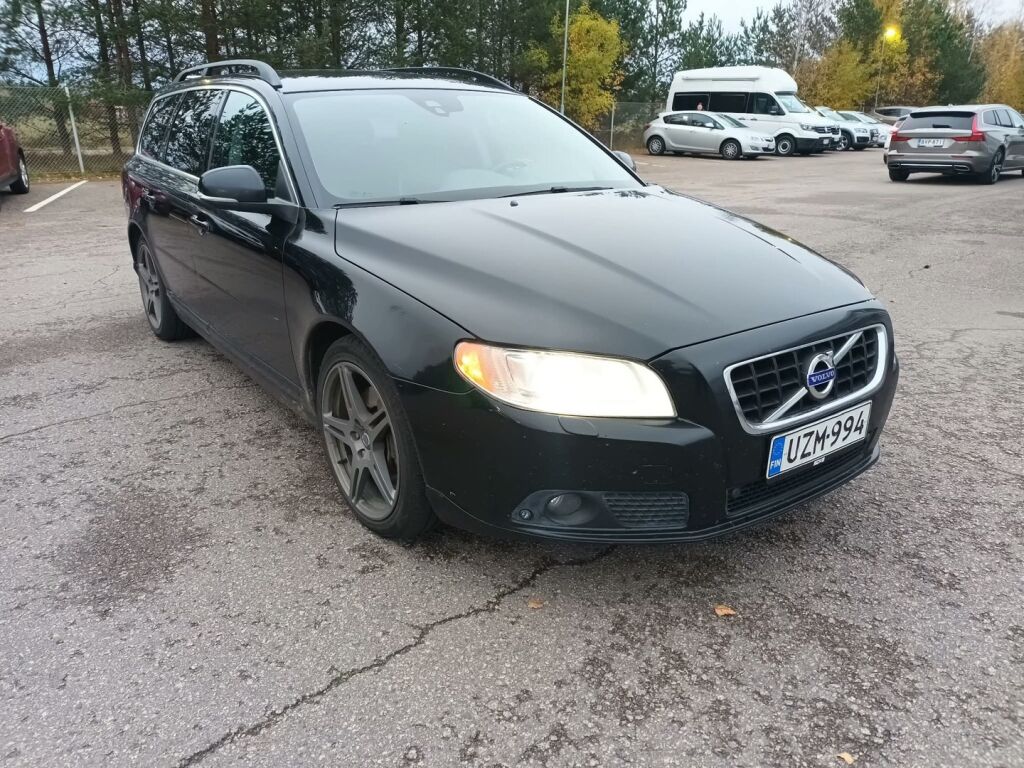 Volvo V70 2013 Musta