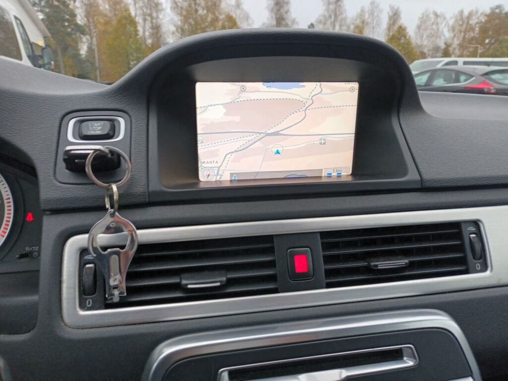 Volvo V70 2013 Musta