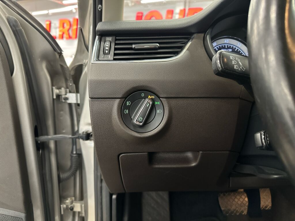 Skoda Octavia 2016 Ruskea (beige)