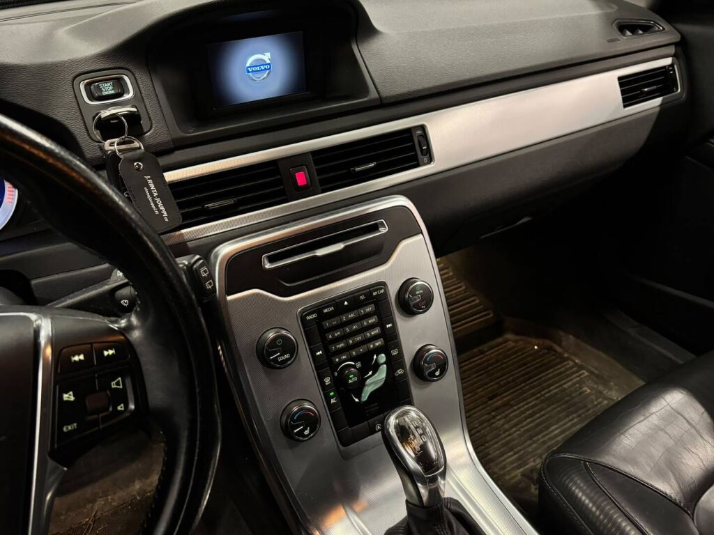 Volvo V70 2013 Valkoinen