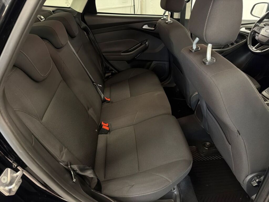 Ford Focus 2017 Musta