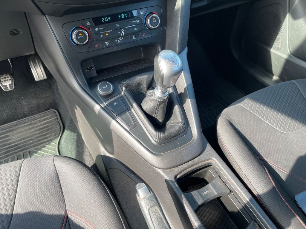 Ford Focus 2017 Harmaa