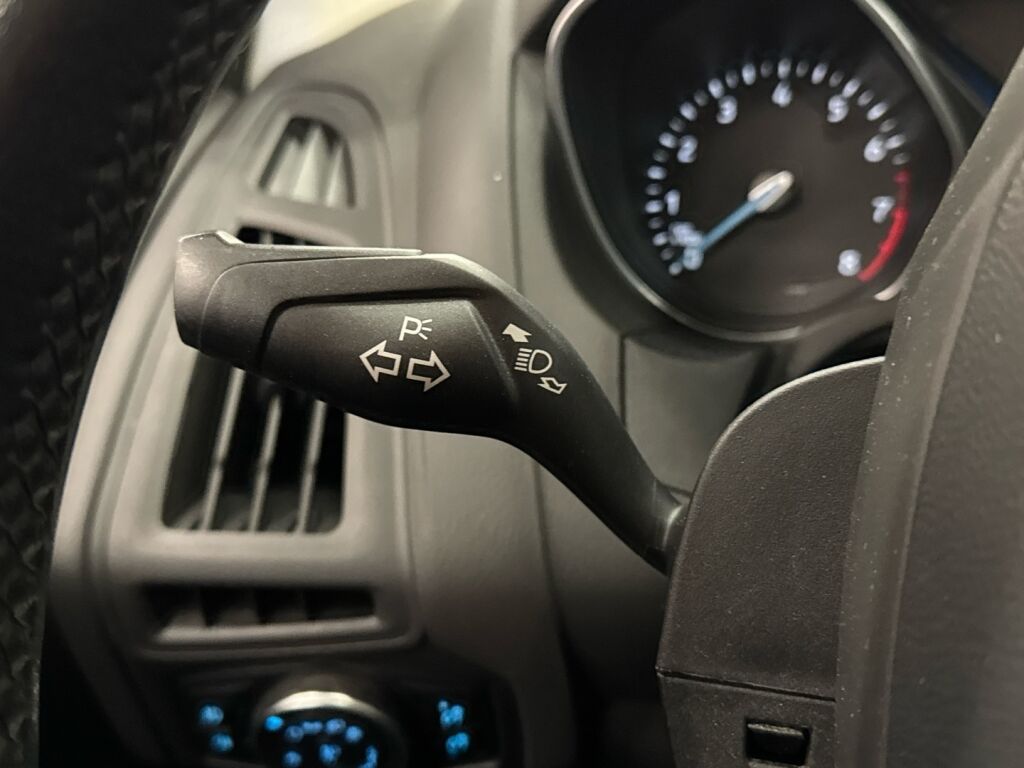 Ford Focus 2017 Sininen