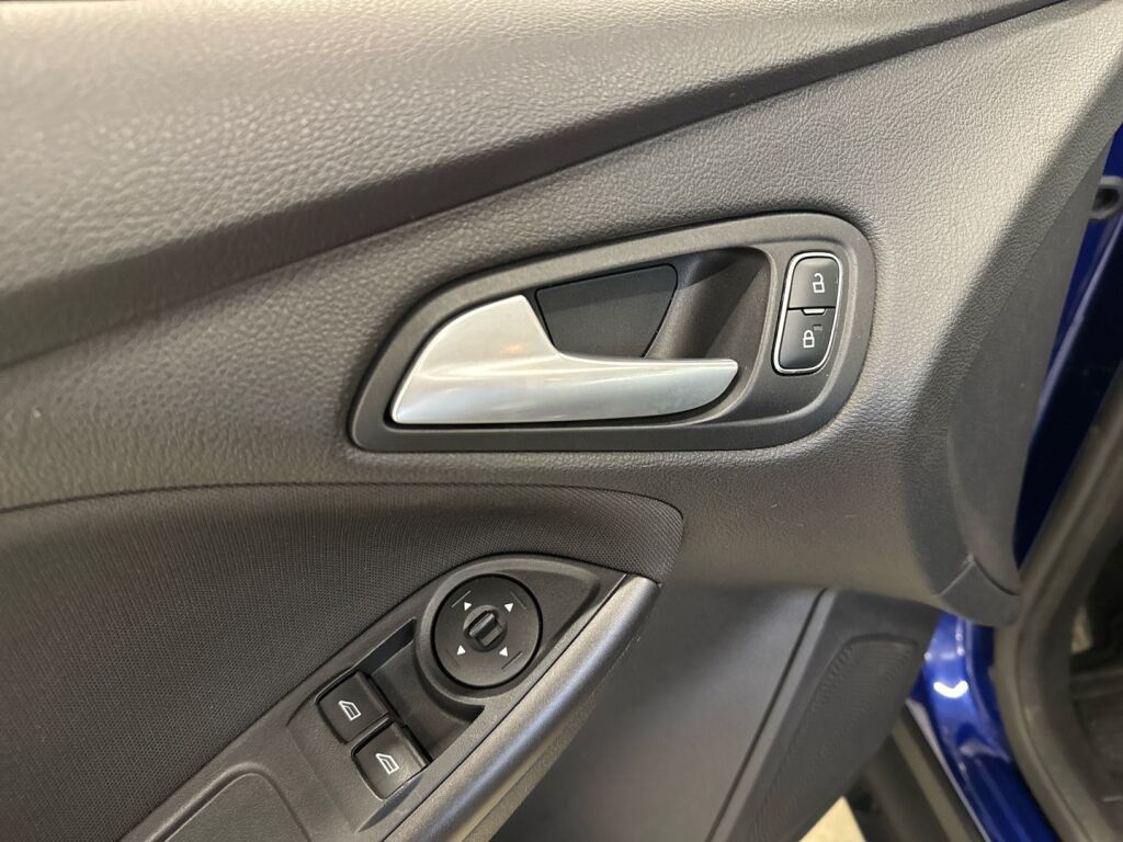 Ford Focus 2017 Sininen