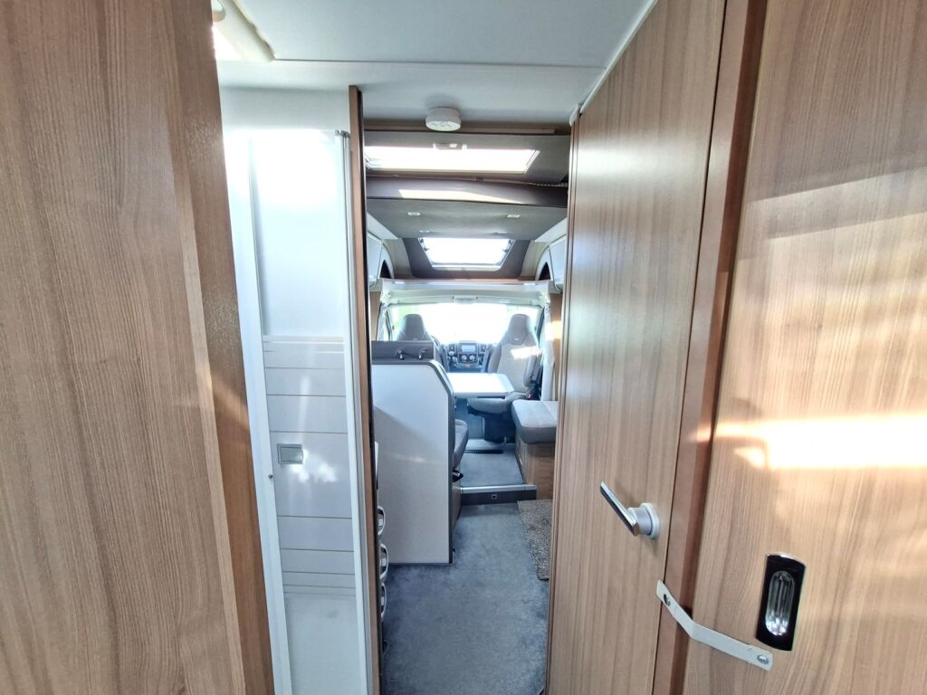 Adria Matrix Plus 670 SC 2017 Valkoinen