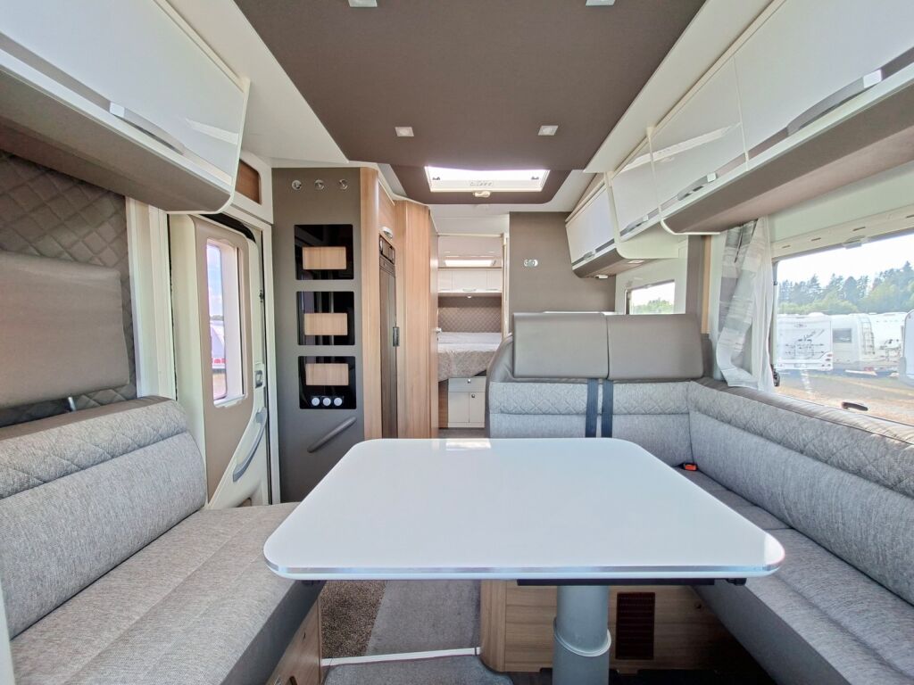 Adria Matrix Plus 670 SC 2017 Valkoinen