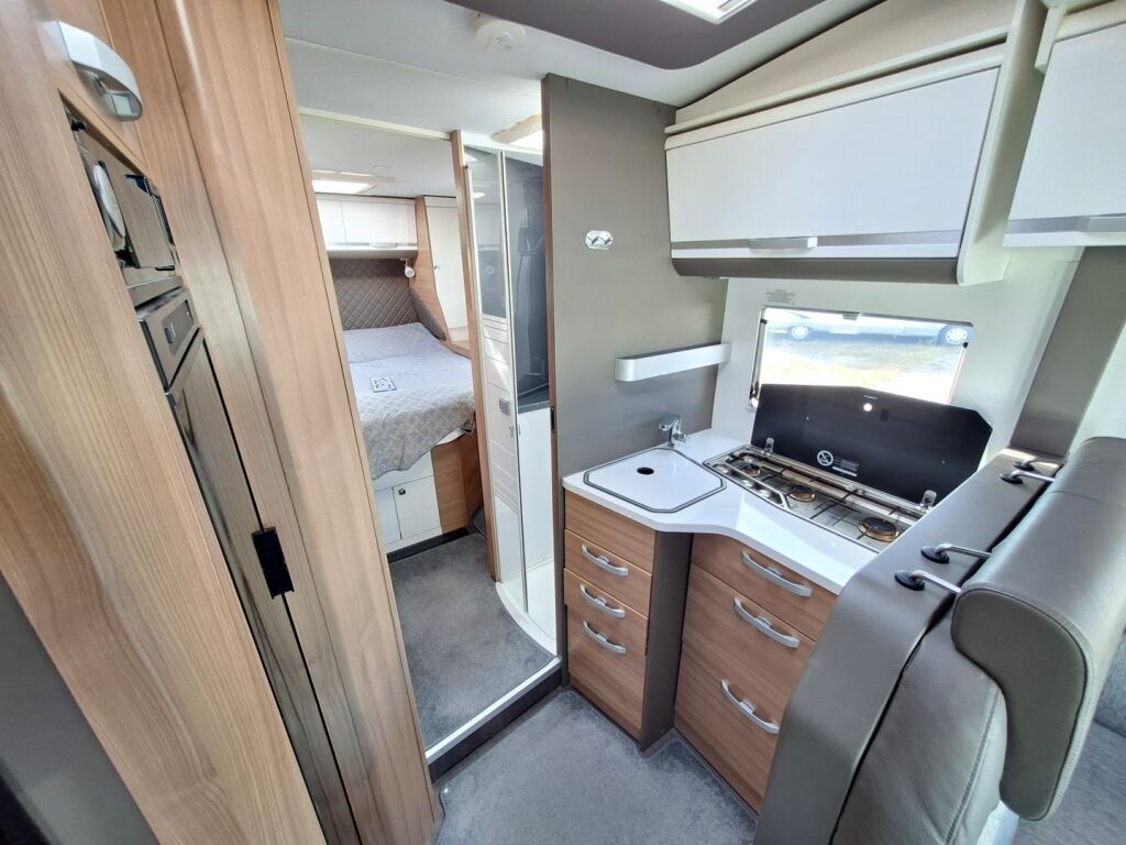 Adria Matrix Plus 670 SC 2017 Valkoinen