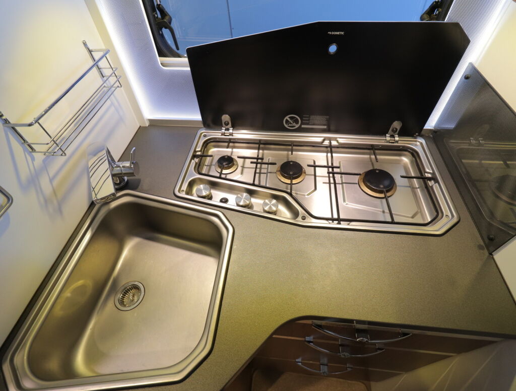 Adria Matrix 670 SL Platinum 2017 Valkoinen