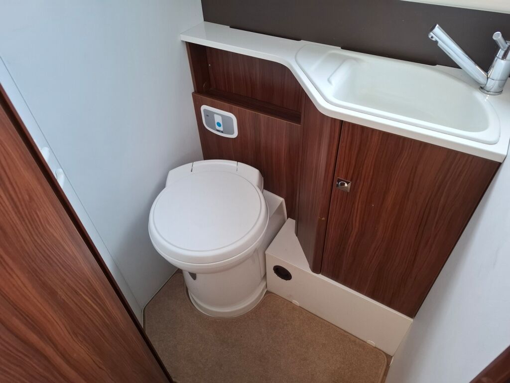 Adria Matrix 670 SL Platinum 2017 Valkoinen