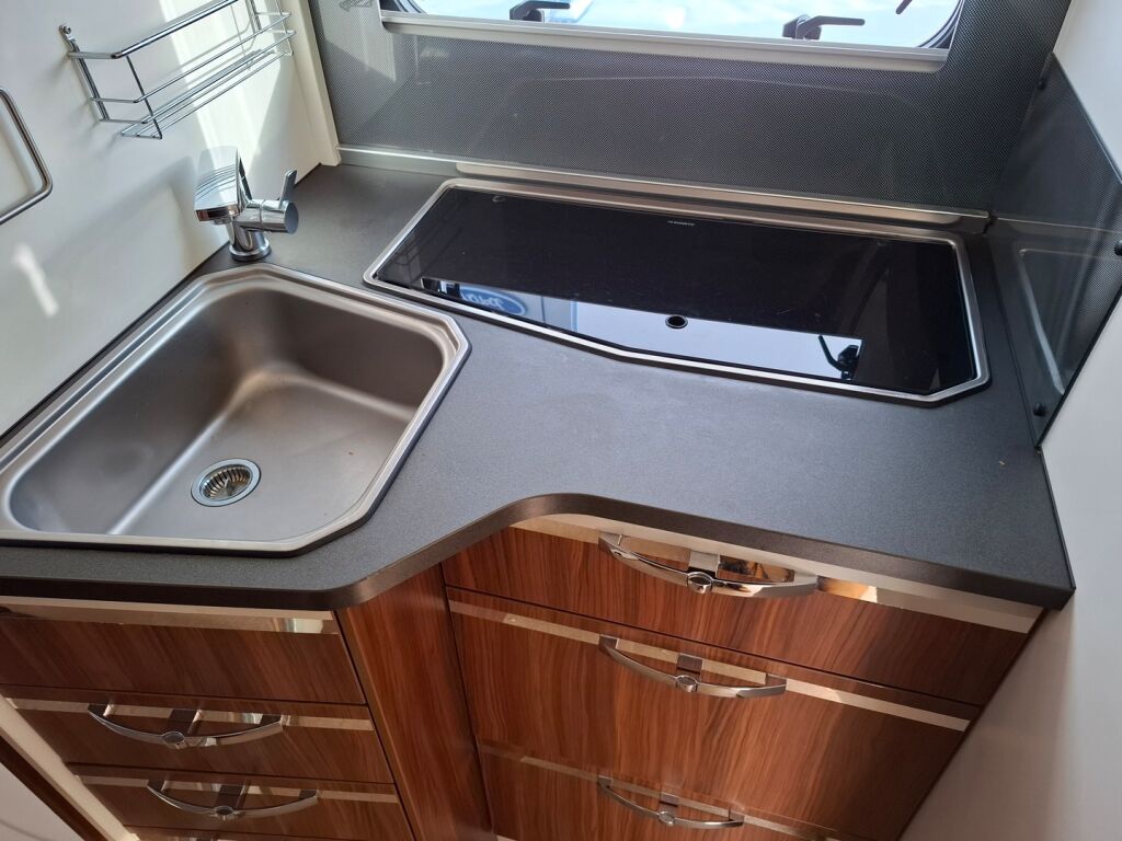 Adria Matrix 670 SL Platinum 2017 Valkoinen