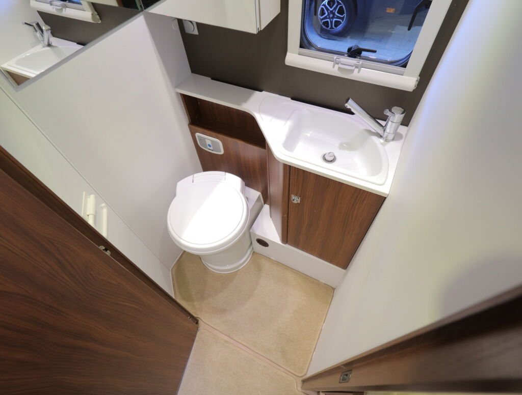 Adria Matrix 670 SL Platinum 2017 Valkoinen