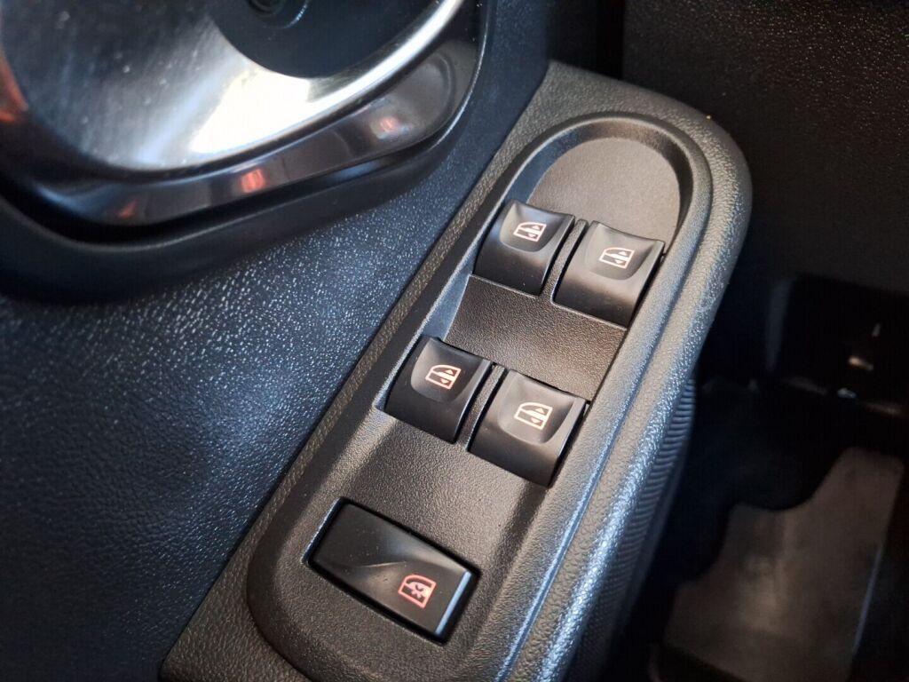 Dacia Duster 2017 Musta