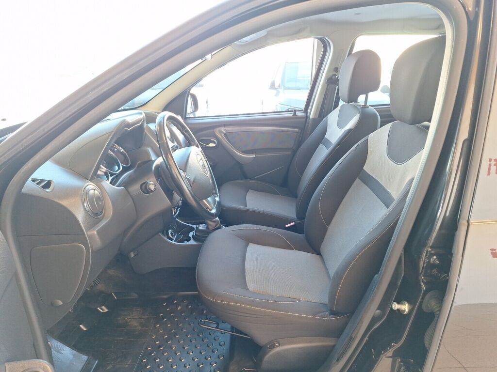 Dacia Duster 2017 Musta