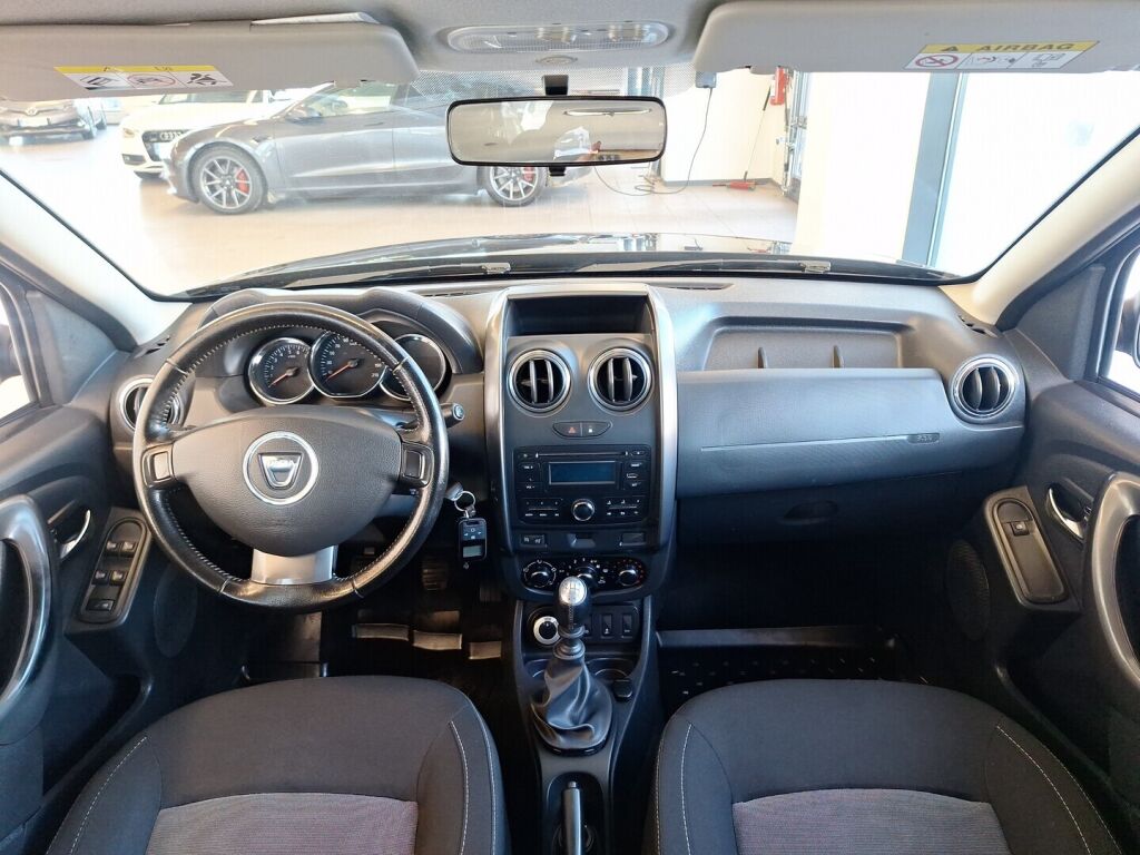 Dacia Duster 2017 Musta