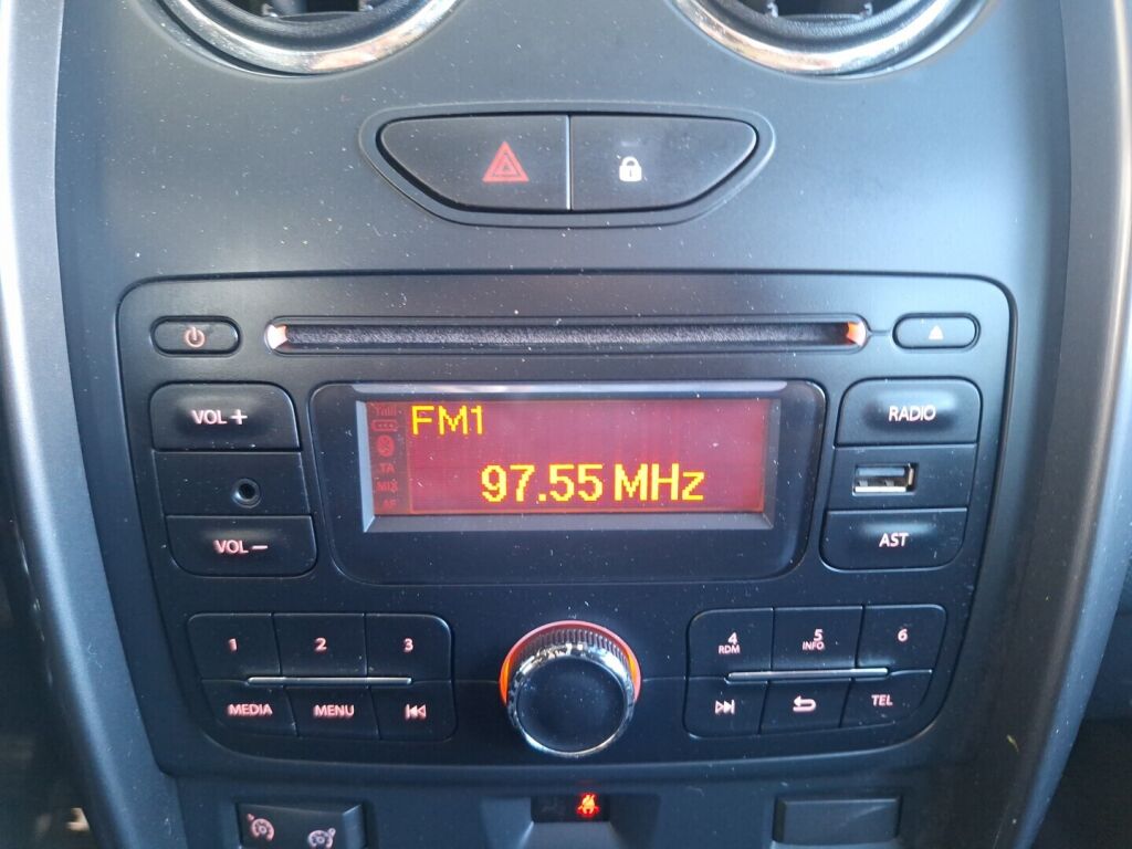 Dacia Duster 2017 Musta