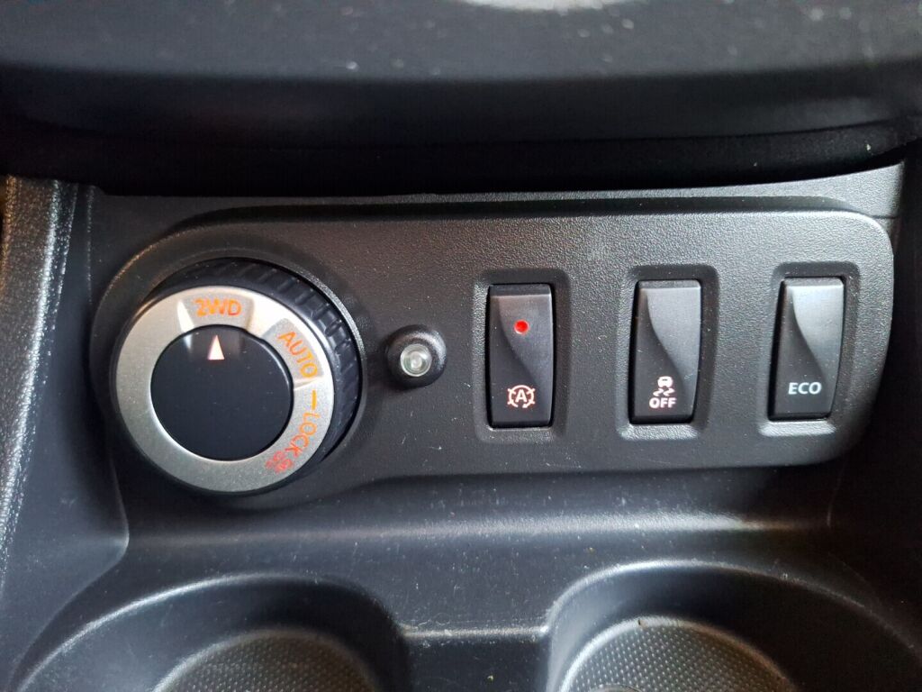 Dacia Duster 2017 Musta