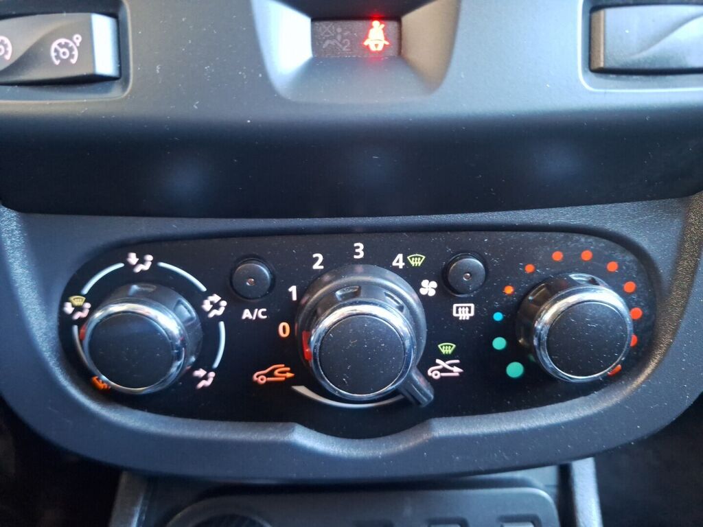 Dacia Duster 2017 Musta