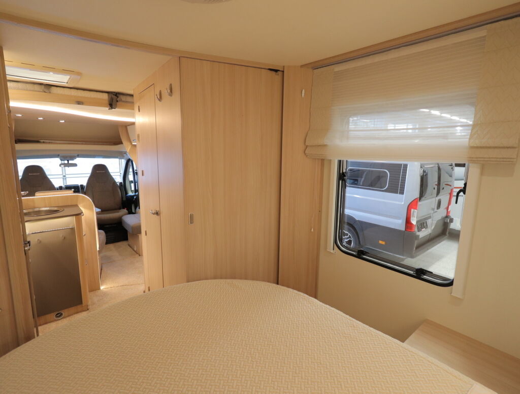 Bürstner LYSEO T 734 2017 Valkoinen