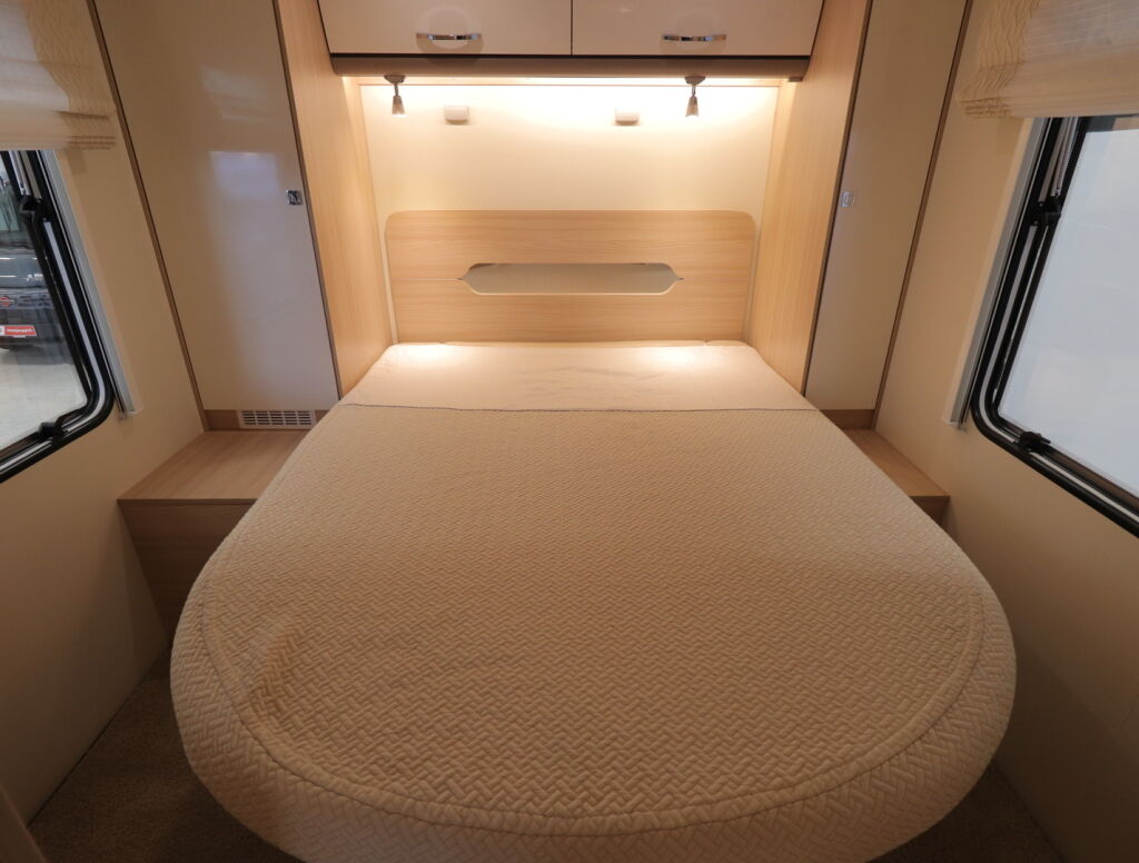 Bürstner LYSEO T 734 2017 Valkoinen