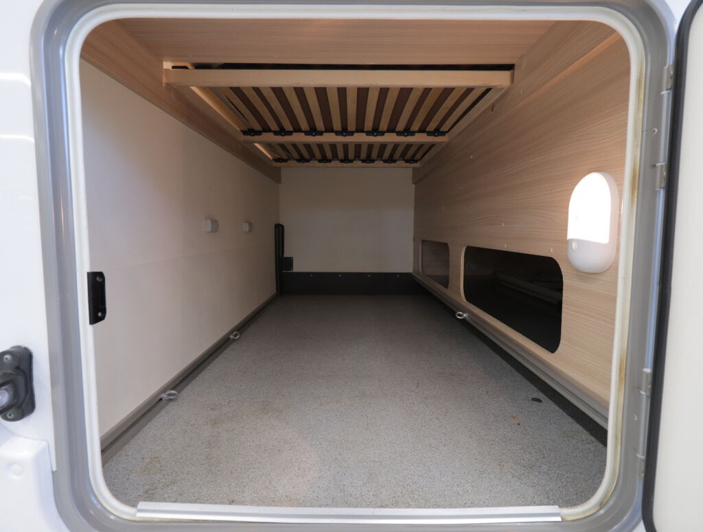 Bürstner LYSEO T 734 2017 Valkoinen