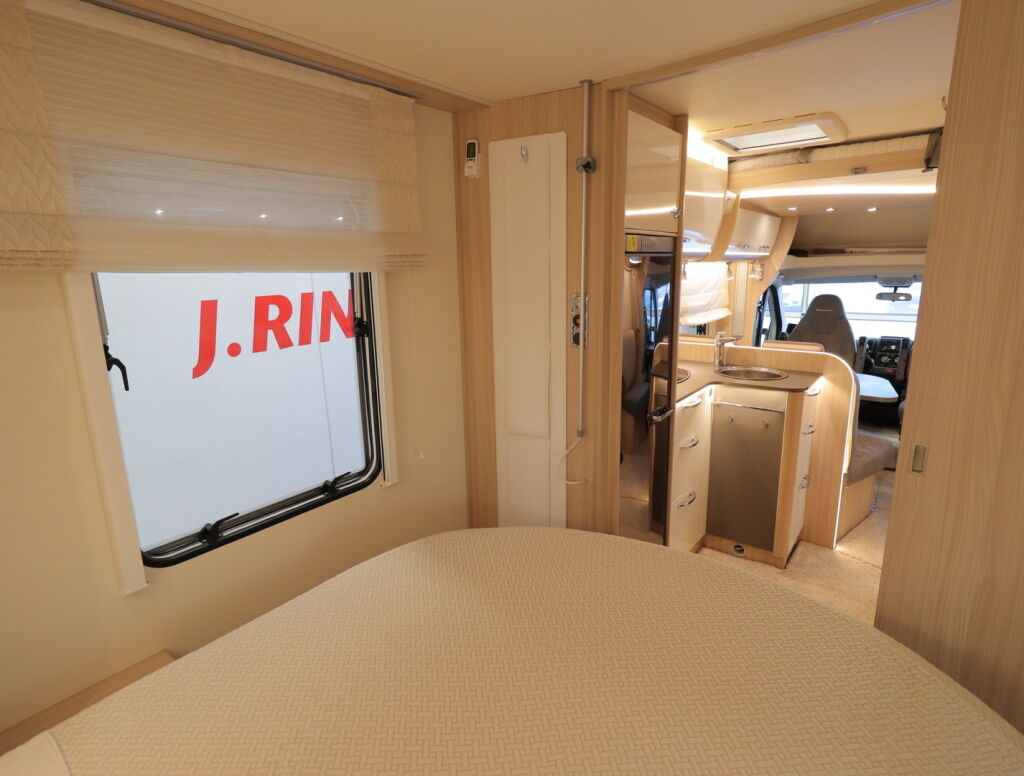 Bürstner LYSEO T 734 2017 Valkoinen