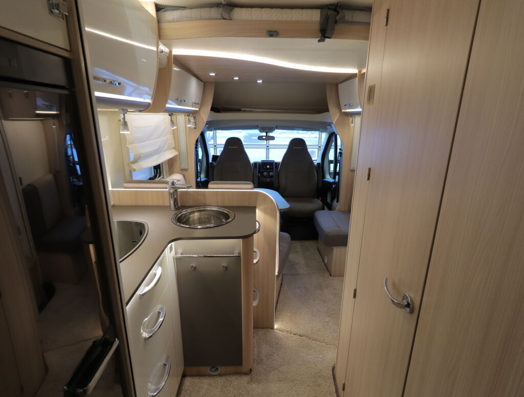 Bürstner LYSEO T 734 2017 Valkoinen