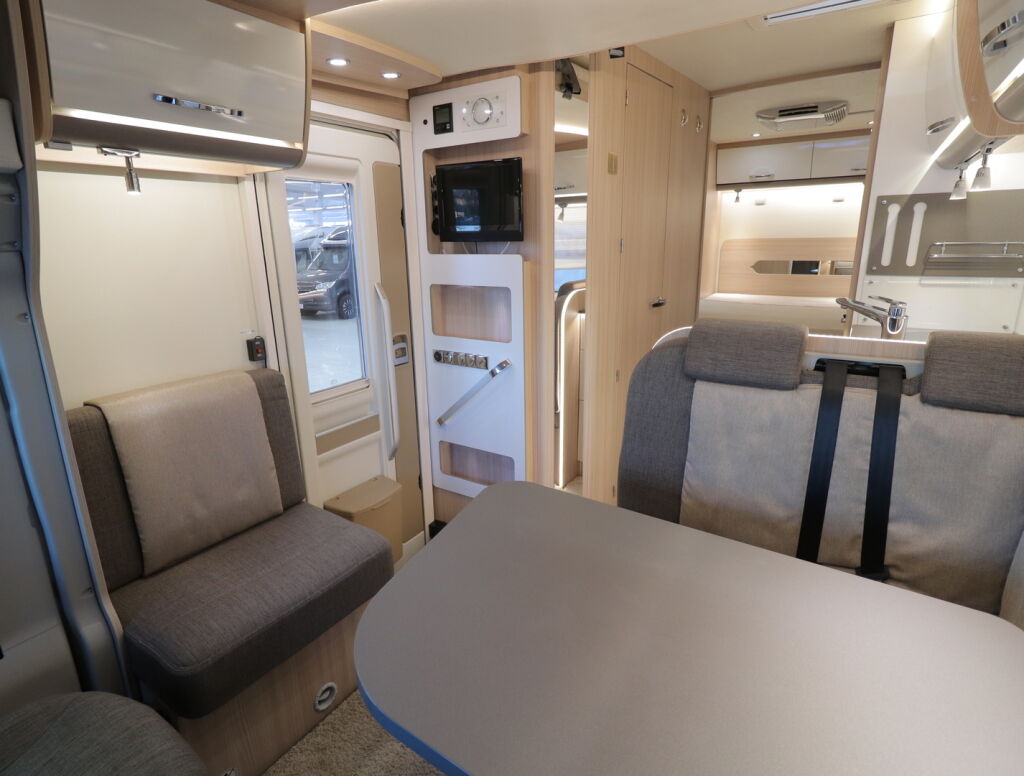 Bürstner LYSEO T 734 2017 Valkoinen