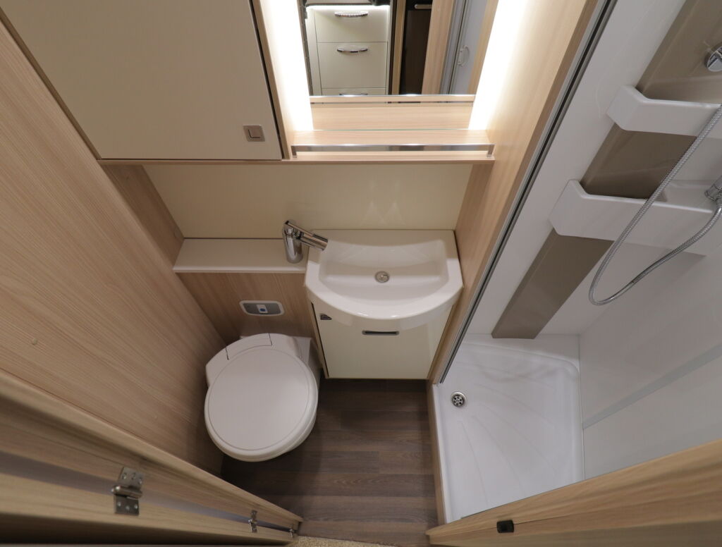 Bürstner LYSEO T 734 2017 Valkoinen