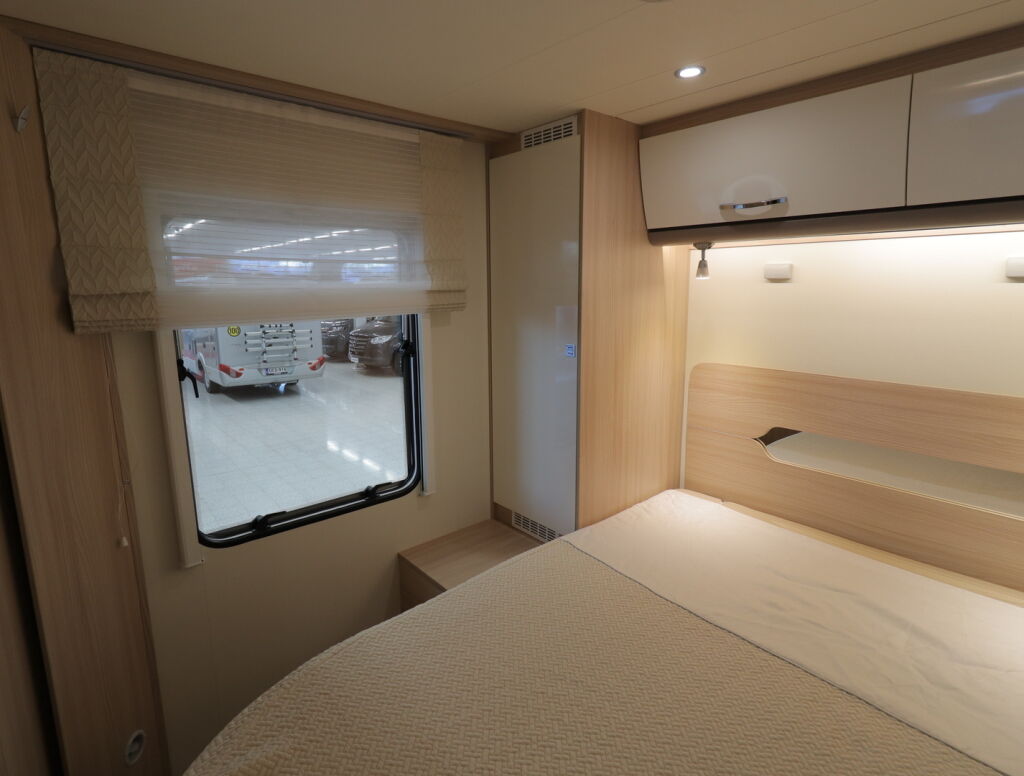 Bürstner LYSEO T 734 2017 Valkoinen