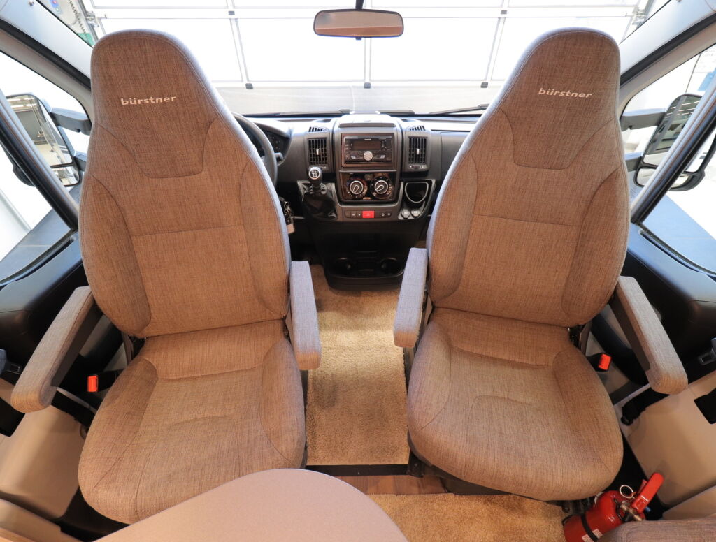 Bürstner LYSEO T 734 2017 Valkoinen