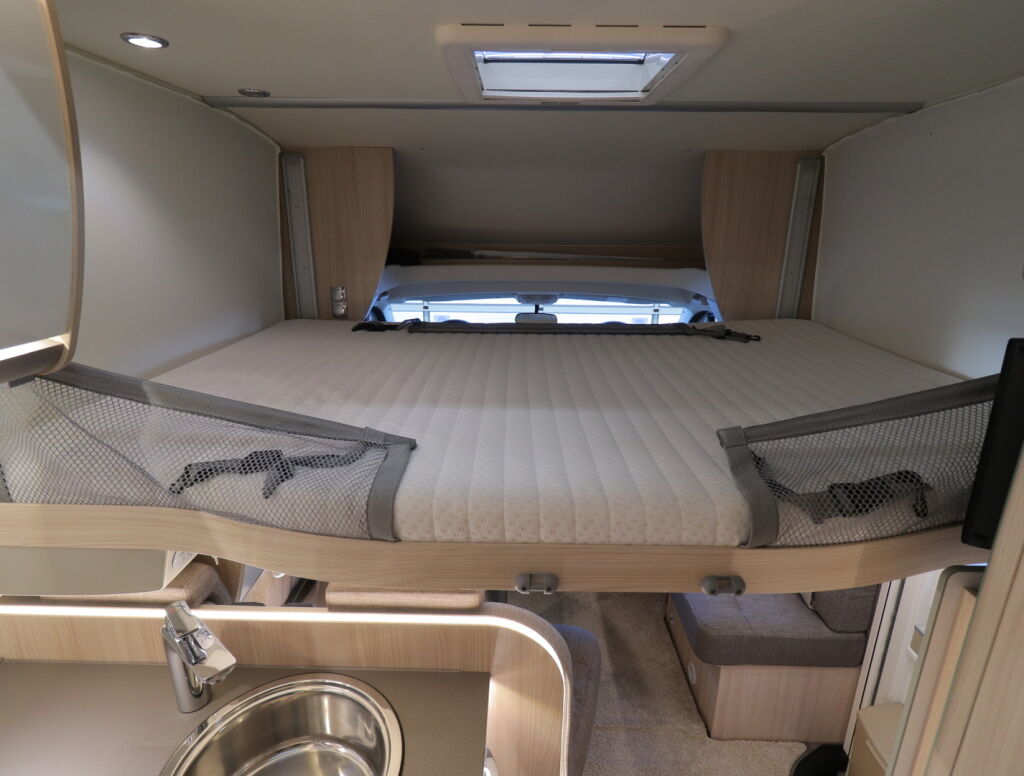 Bürstner LYSEO T 734 2017 Valkoinen