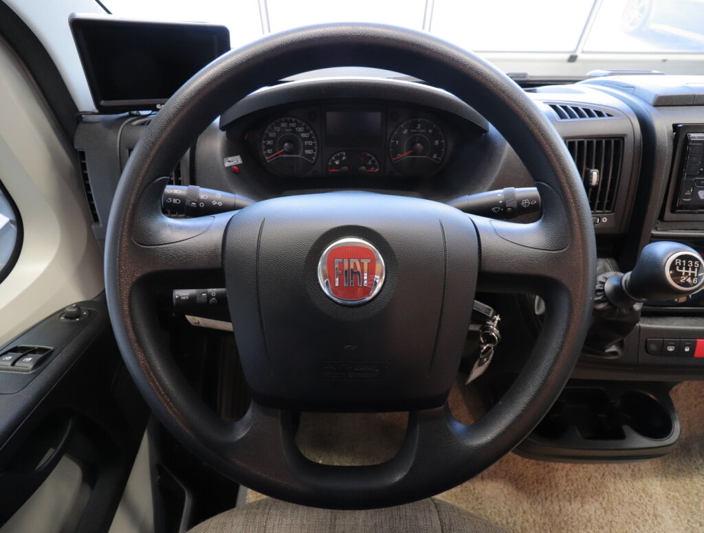 Bürstner LYSEO T 734 2017 Valkoinen