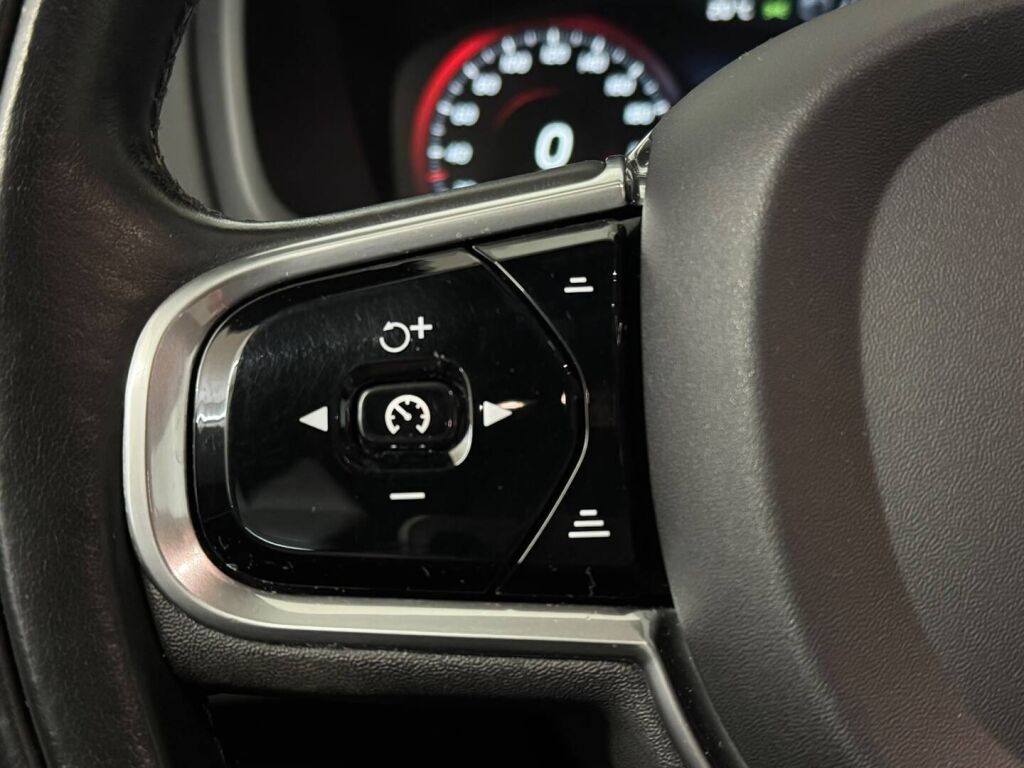 Volvo XC90 2017 Musta