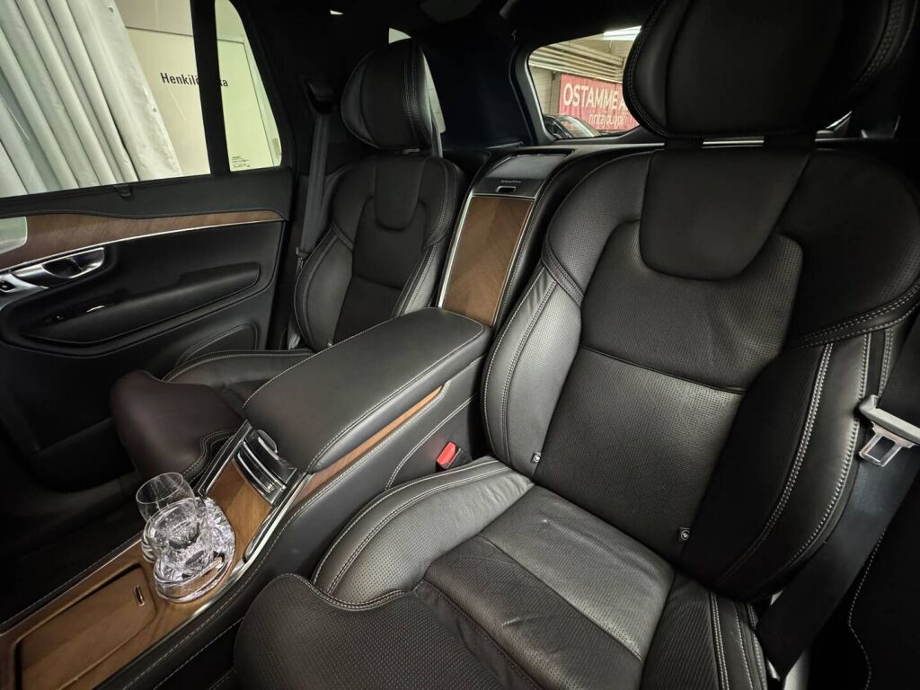 Volvo XC90 2017 Musta