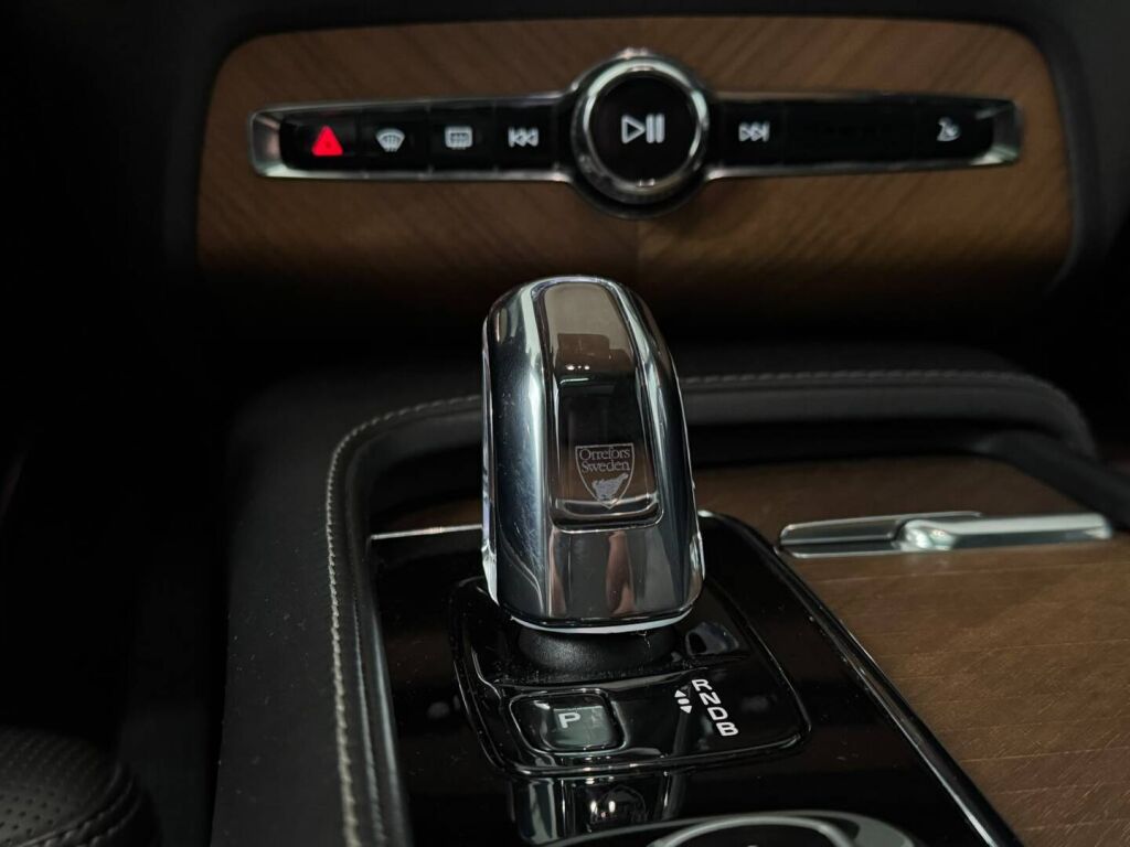 Volvo XC90 2017 Musta