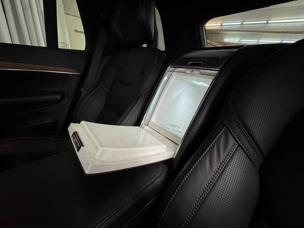 Volvo XC90 2017 Musta