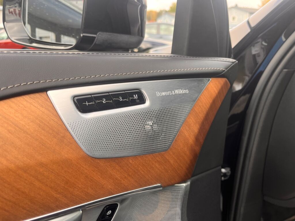 Volvo XC90 2017 Musta