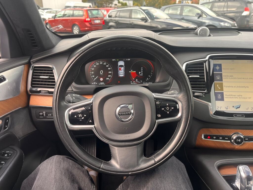 Volvo XC90 2017 Musta