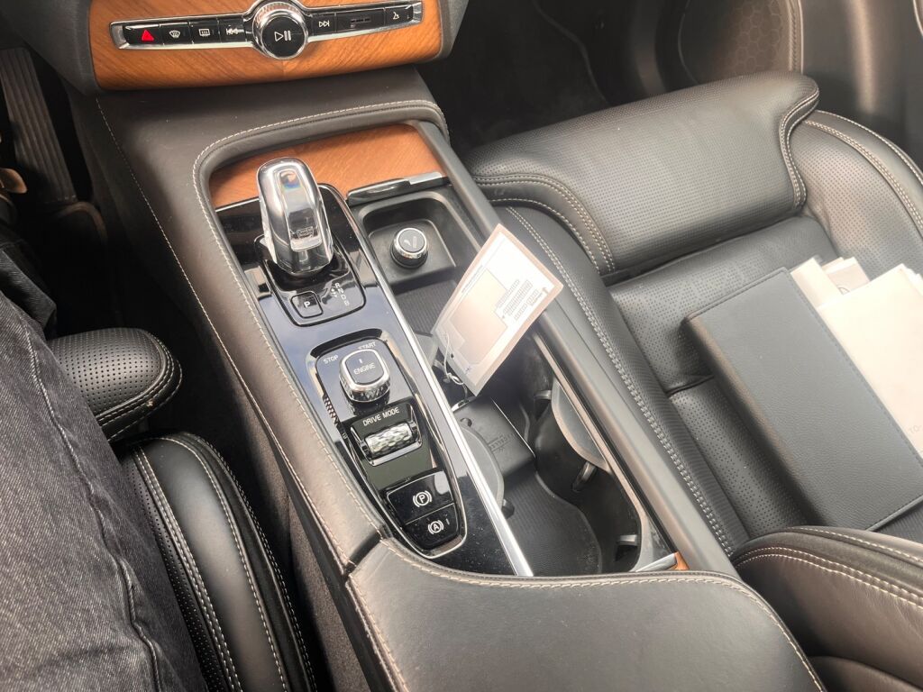 Volvo XC90 2017 Musta