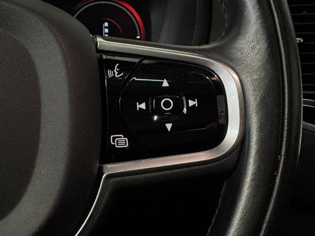 Volvo XC90 2017 Musta