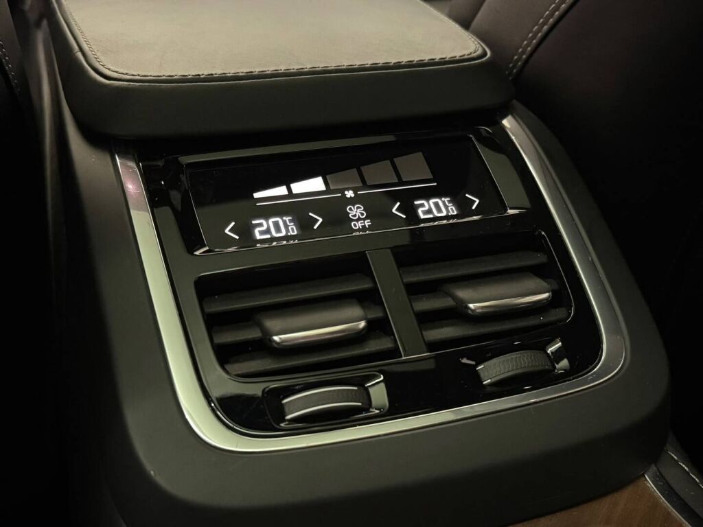 Volvo XC90 2017 Musta