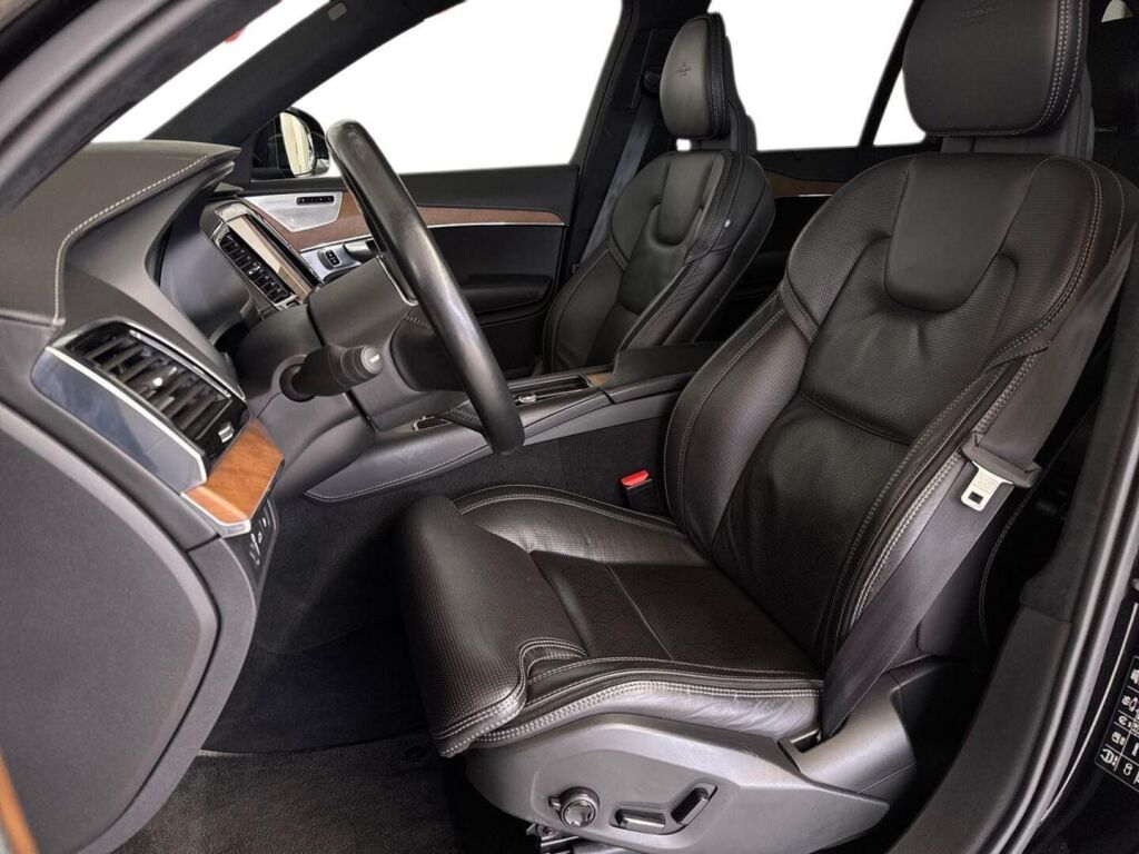 Volvo XC90 2017 Musta