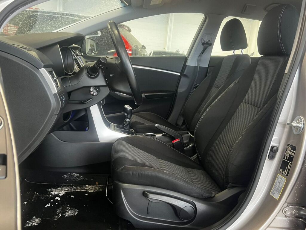 Hyundai i30 Wagon 2017 Ruskea (beige)