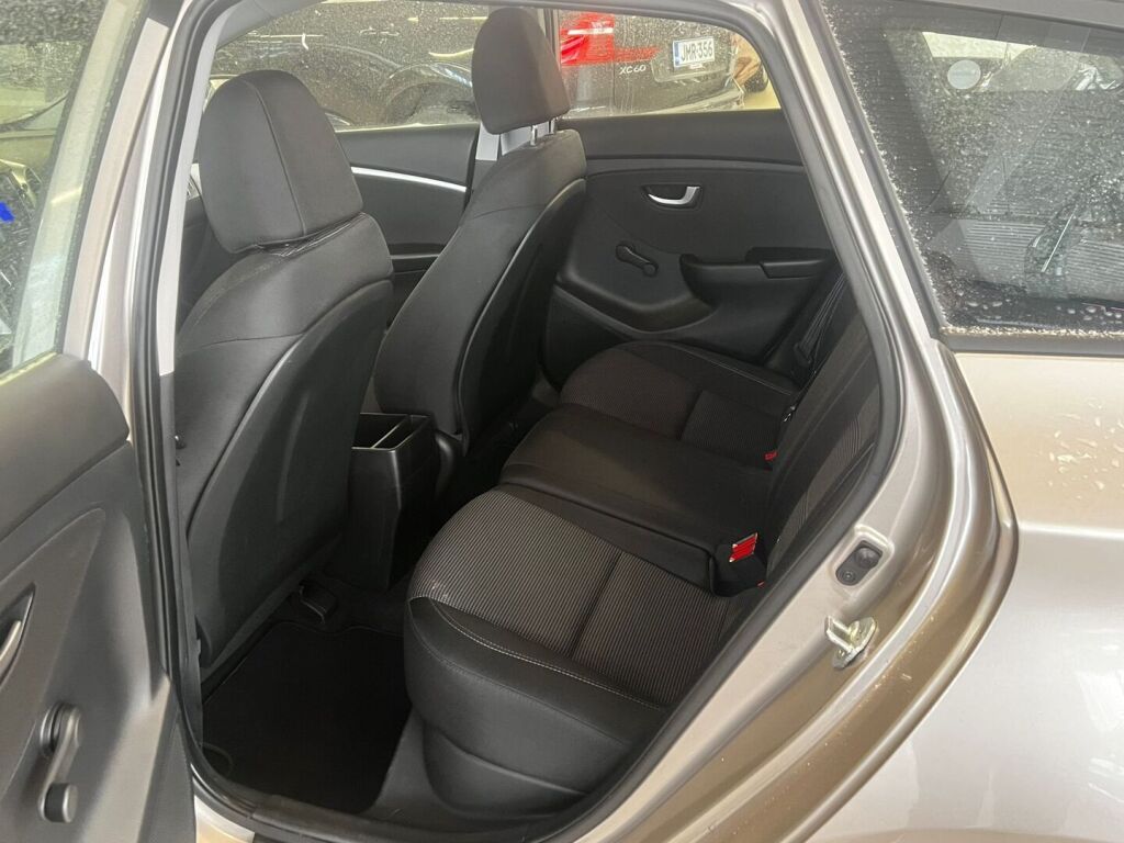 Hyundai i30 Wagon 2017 Ruskea (beige)