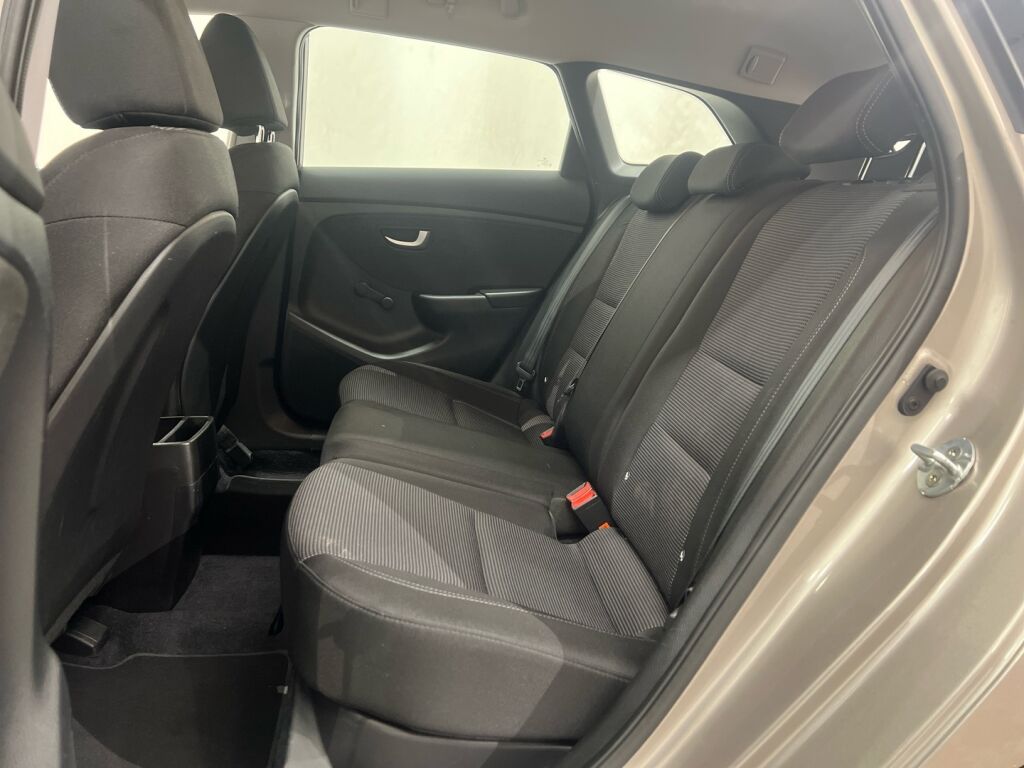 Hyundai i30 Wagon 2017 Ruskea (beige)